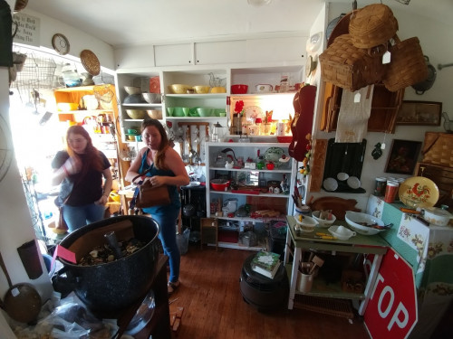 Zula's Antiques - Terra Ceia, Florida 34250