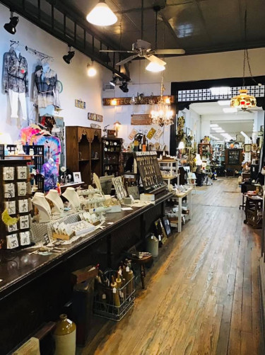 Mystique Moon Antiques & Artisans - Butler, Pennsylvania 16001