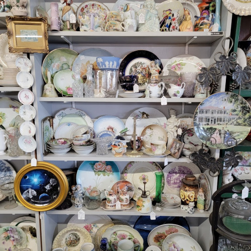 Far Out & Funky Antiques & Collectibles - Ash Flat, Arkansas  72513
