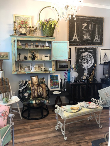 Sea La Vie Vintage Shoppe - Fort Bragg, California 95437