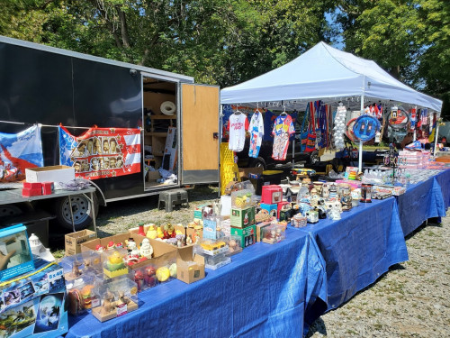 Willow Glen Flea Market - Sinking Spring, Pennsylvania 19608