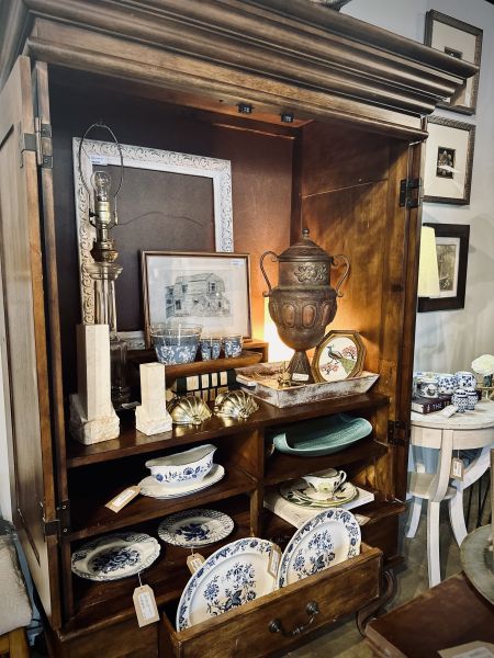 The Mercantile Antiques & Uniques - Altamonte Springs, Florida 32701