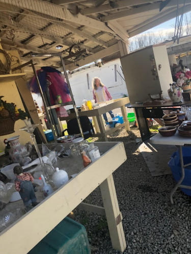 Lacon Flea Market - Falkville, Alabama  35622