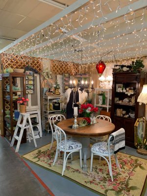 CHICK N TREE Antiques - Abilene, Texas 79605