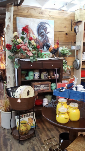 Peddler's Junction Flea Market & Decor - Crane, Missouri 65633