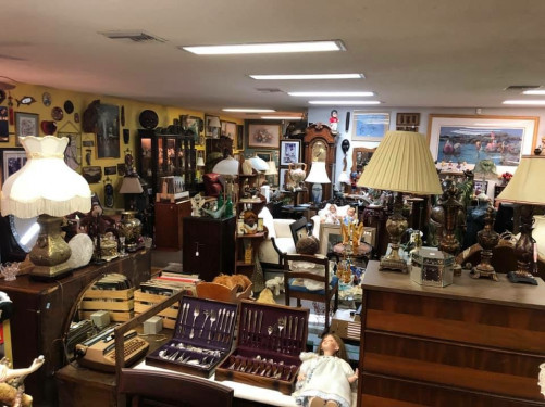 Estate World Antiques And More - Port Richey, Florida 34668