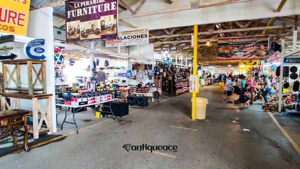 Poteet Fleamarket - San-Antonio, Texas 78224