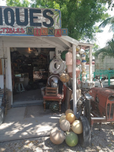 NIKNAX Antiques And Collectibles - Islamorada, Florida 33036