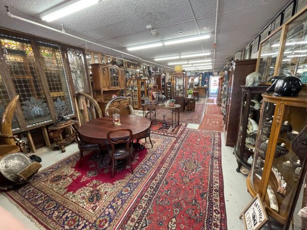 Duane's Antique Market - Anchorage, Alaska 99518