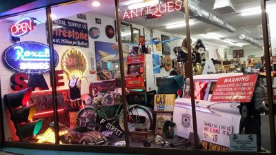 Vintage Vegas Antiques - Las-Vegas, Nevada 89104