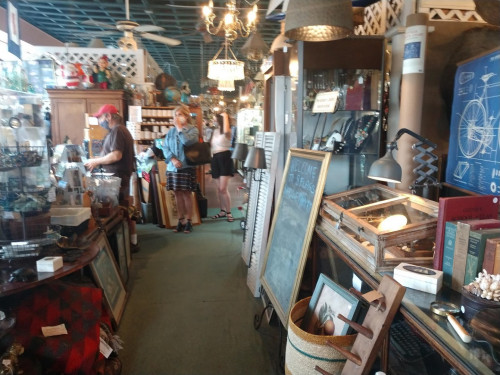 Eight Flags Antique Market - Fernandina Beach, Florida 32034