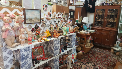 Central Avenue Antiques - Winter Haven, Florida 33880