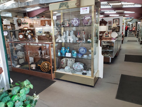 A & J Antique Mall - Fort Collins, Colorado 80525