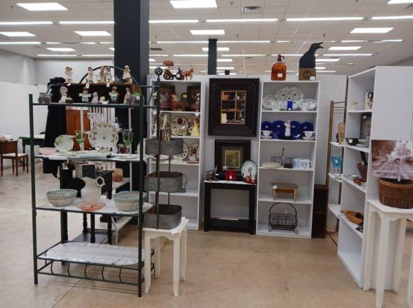 Amanda Ann's Antiques - Cantonment, Florida 32533