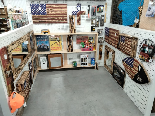 REDS Antiques, Flea Market, and Collectibles - Farmington, Missouri 63640