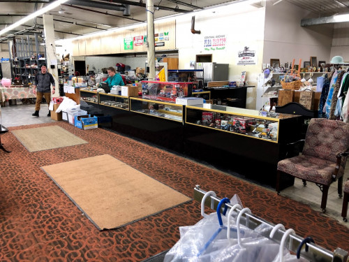 Central Ave. Fleamarket & Discount - East Grand Forks, Minnesota 56721