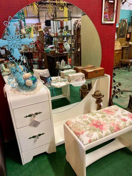 The Lindy Antique Mall - Malakoff, Texas 75148