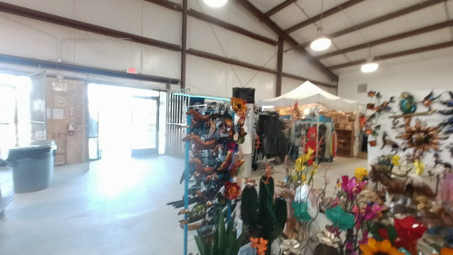Neely's Korner Indoor Fleamarket and Outdoor Swap Meet - Golden Valley, Arizona 86413