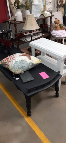 Frontier Antiques & More - Poplar Bluff, Missouri 63901