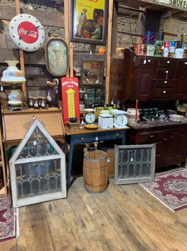Red Barn Antiques on Park - Blandon, Pennsylvania 19510