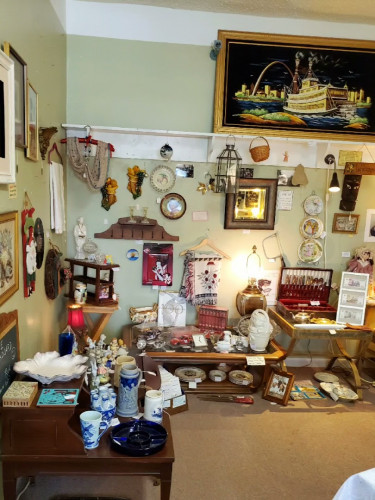 Sweet Memories Antiques - Brandon, Florida 33510