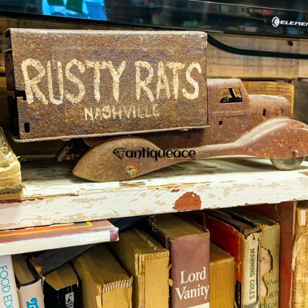 Rusty Rats Antiques & Vintage - Nashville, Tennessee 37206