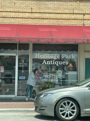 HERITAGE PARK ANTIQUES & TREASURES - Wauchula, Florida 33873