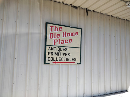 The Ole' Home Place Flea Market & Antiques - Cassville, Missouri 65625