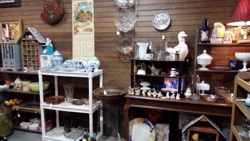 Dawn's New Beginnings resale and consignment Flea Market - White Hall, Arkansas  71602