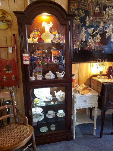 North Hill Antiques - New Castle, Pennsylvania 16105