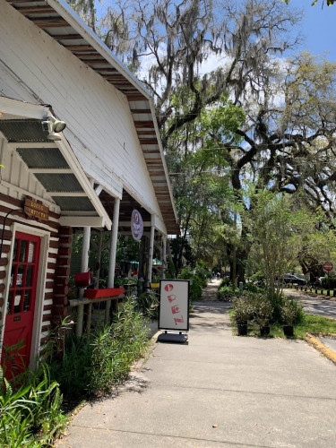 House of Hirsch Too Antiques - Micanopy, Florida 32667