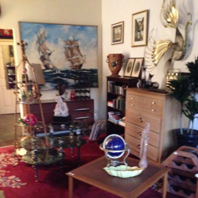 Leslie's Antiques & Consignment Store Leslie's Antiques & Consignment Store