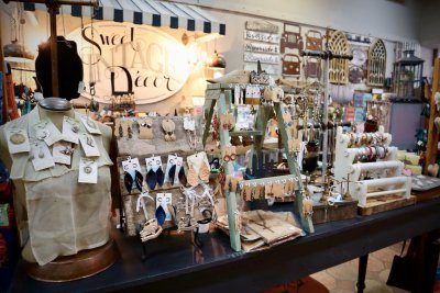 Sweet Vintage Decor - Riverside, California 92501