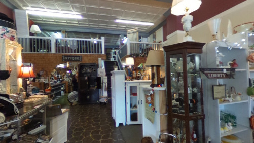 Diamond Antiques and Gifts - Tarentum, Pennsylvania 15084