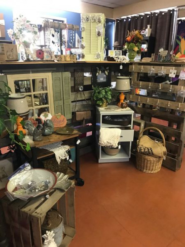 Vintage Treasures & Trends Flea Market - Kosciusko, Mississippi 39090