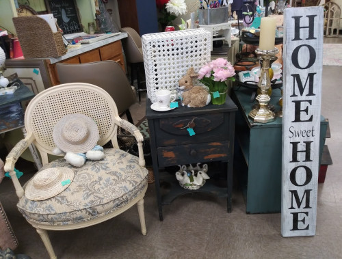 Mary's Nest Vintage Market and More - Greenbrier, Arkansas  72058