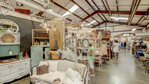 Gypsy Chic Vintage Market - Lincoln, California 95648