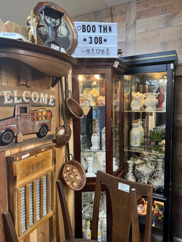 Treasure Trove Fleatique - Pittsburgh, Pennsylvania 15205