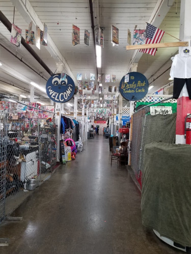 Derby Park Traders Circle - Louisville, Kentucky 40216