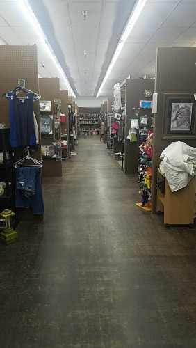 Finders Keepers Vendor Outlet Mall - Madisonville, Kentucky 42431