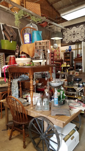 Country Road Flea Market and Antiques LLC - Hollister, Missouri 65672
