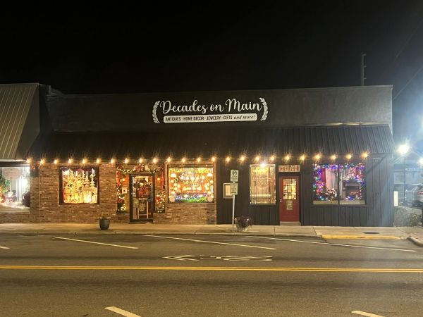 Decades on Main - HIGH SPRINGS, Florida 32643