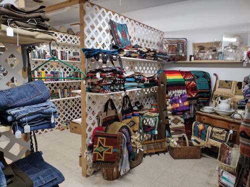 Ginger Snaps Flea and More - Ash Grove, Missouri 65604