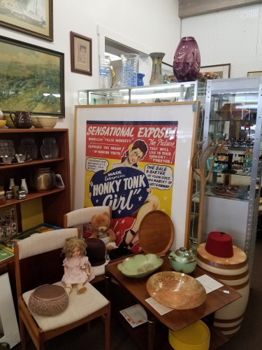 Pickings Antiques - Pacific Grove, California 93950