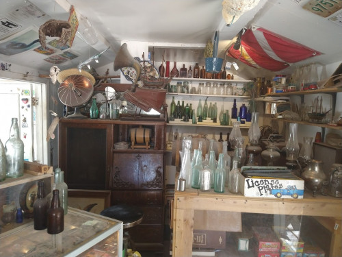 NIKNAX Antiques And Collectibles - Islamorada, Florida 33036