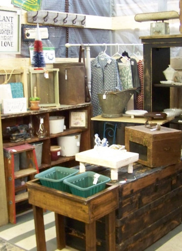Living Water Bridge Flea Market - Huntingdon, Tennessee 38344