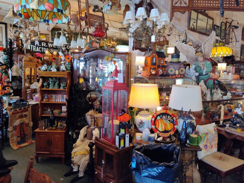 Biggar Antiques - Lake Alfred, Florida 33850