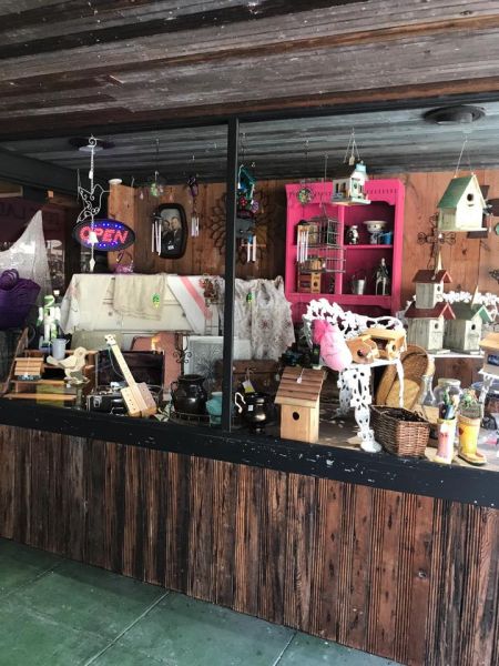 Bonnie Lu's Pink Lady Antiques - Huntsville, Texas 77340
