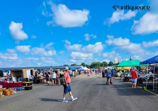 Hartville Marketplace and Flea Market - Hartville, Ohio 44632