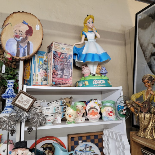 Far Out & Funky Antiques & Collectibles - Ash Flat, Arkansas  72513